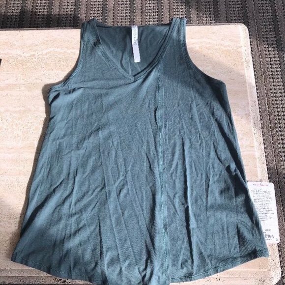 NWT Lululemon Knot a problem tank 6 - Picture 2 of 4
